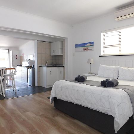Rivertides Self Catering Guest House Фелддриф Экстерьер фото