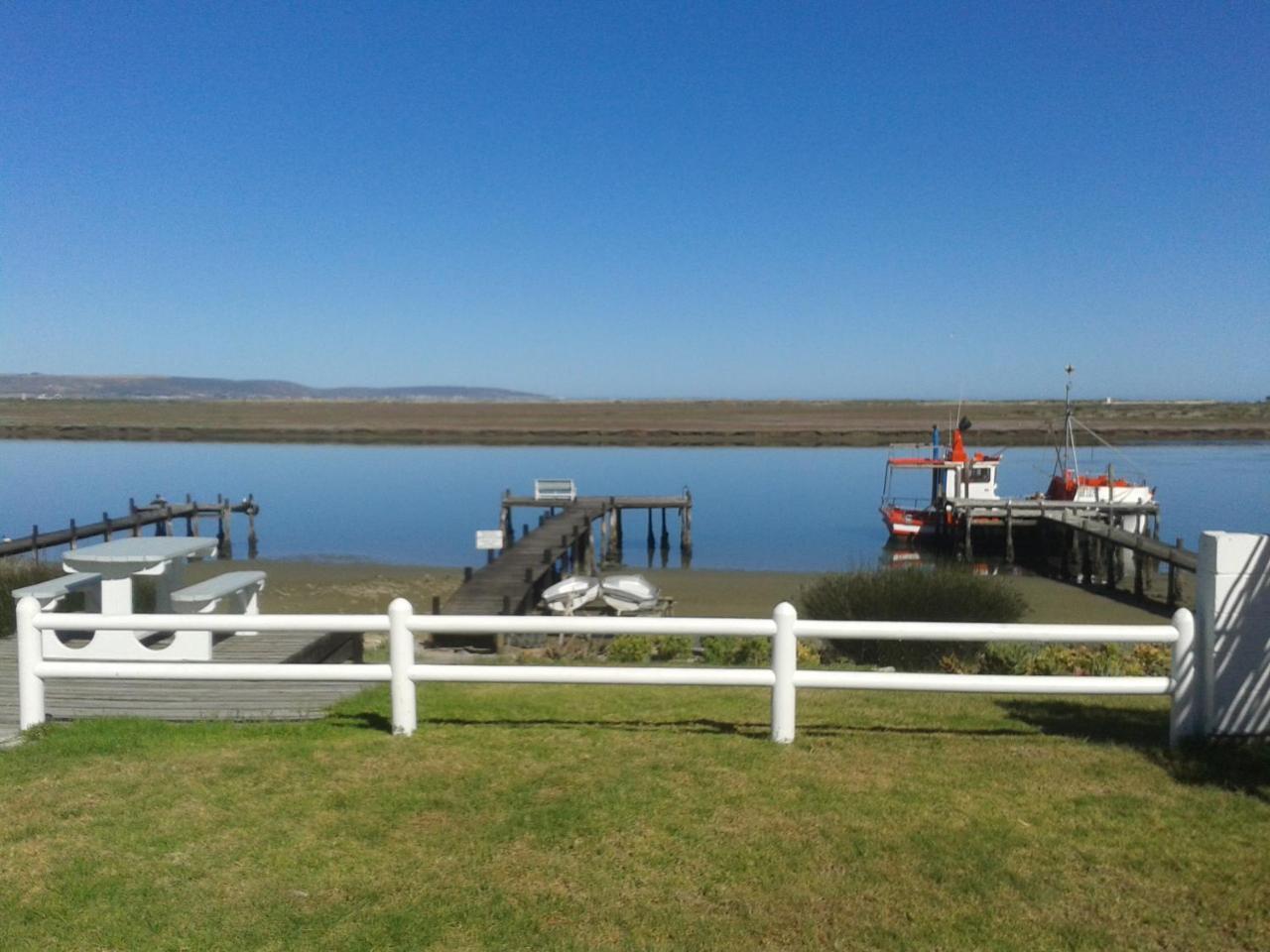 Rivertides Self Catering Guest House Фелддриф Экстерьер фото